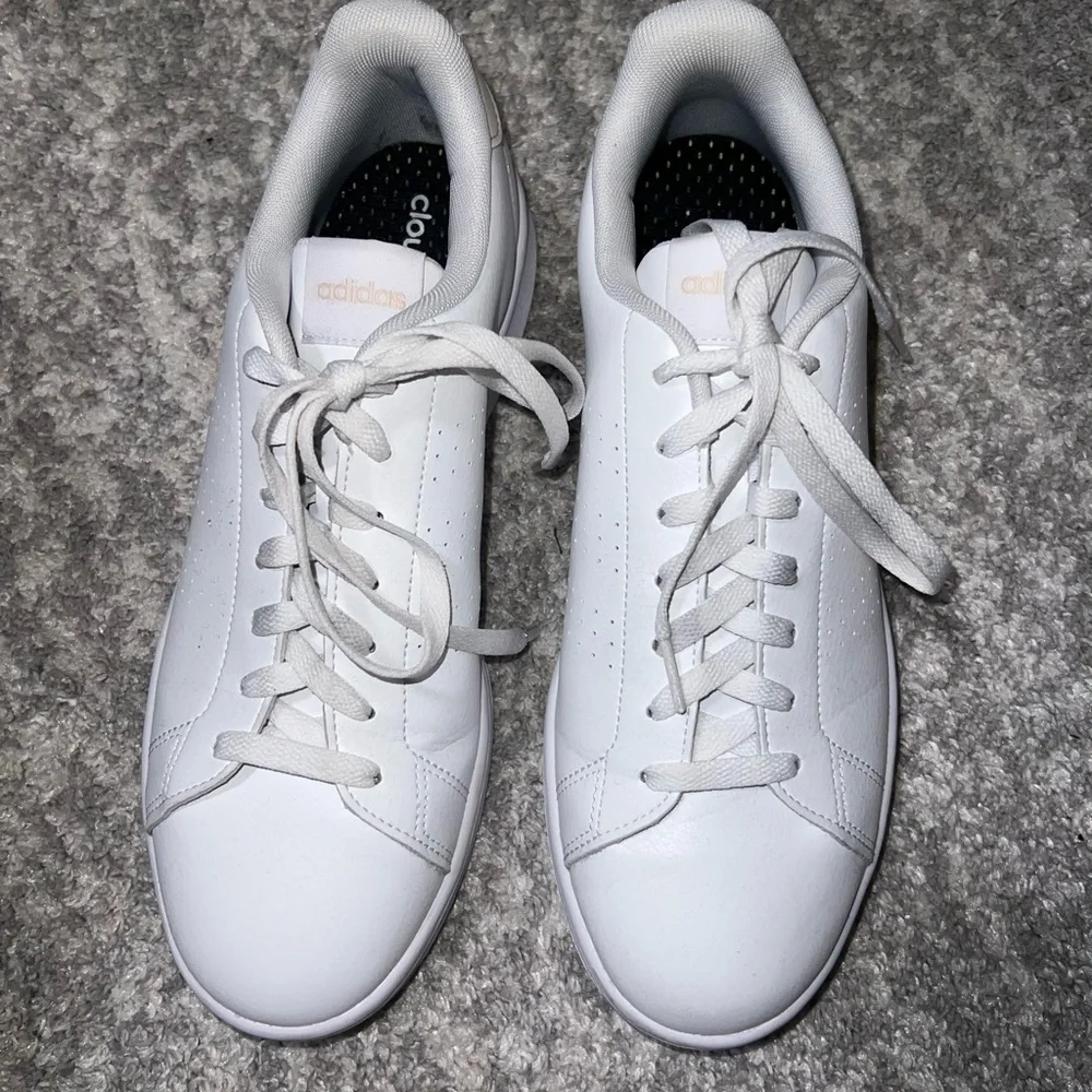 Adidas Women's White Sneakers LIKE NEW - Picture 2 of 6